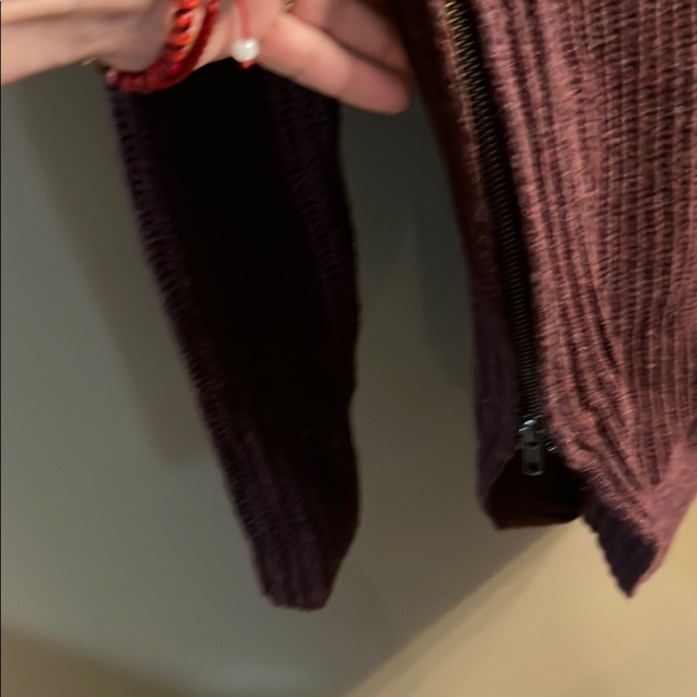 Sweater - Picture 3 of 4